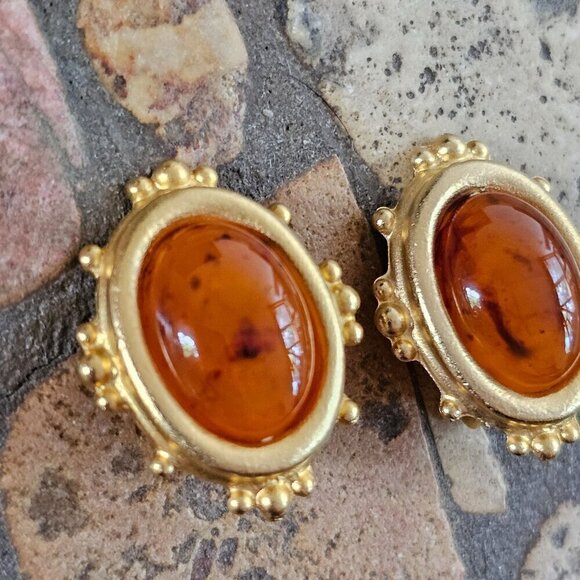 Vintage Gold-Tone Amber Color Lightweight Clip-On Earrings - Picture 2 of 7